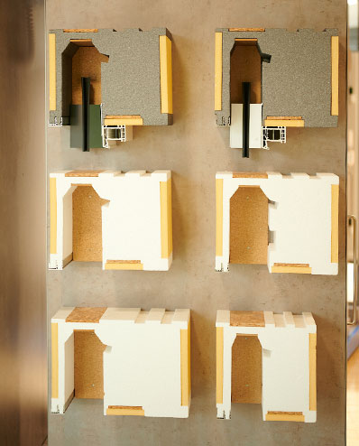 Indoor-Ausstellung: Verdunklung & Schutz am Fenster, Tore