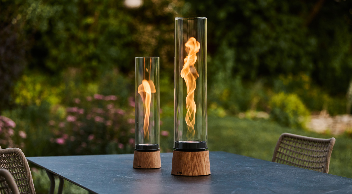 höfats Produkte sind eine Einladung für gemeinsame Stunden am Feuer. Unser Sortiment umfasst Tischfeuer, Feuerkörbe, Feuerschalen, Grills, Windlichter, Fackeln und viele weitere Produkte, die die Zeit am Feuer zur schönsten deines Lebens machen.